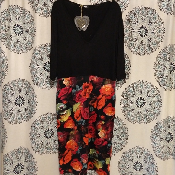 club l Dresses & Skirts - NWT Asos Floral & Black Bodycon Dress- PLEASE READ